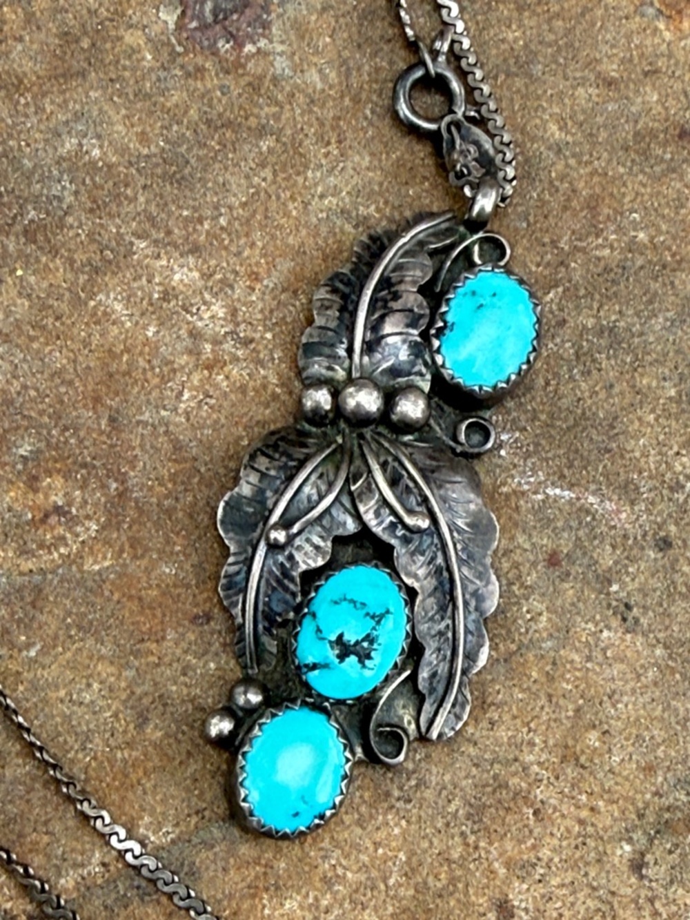 Vintage sterling silver grape leaf turquoise pendant on silver chain 925